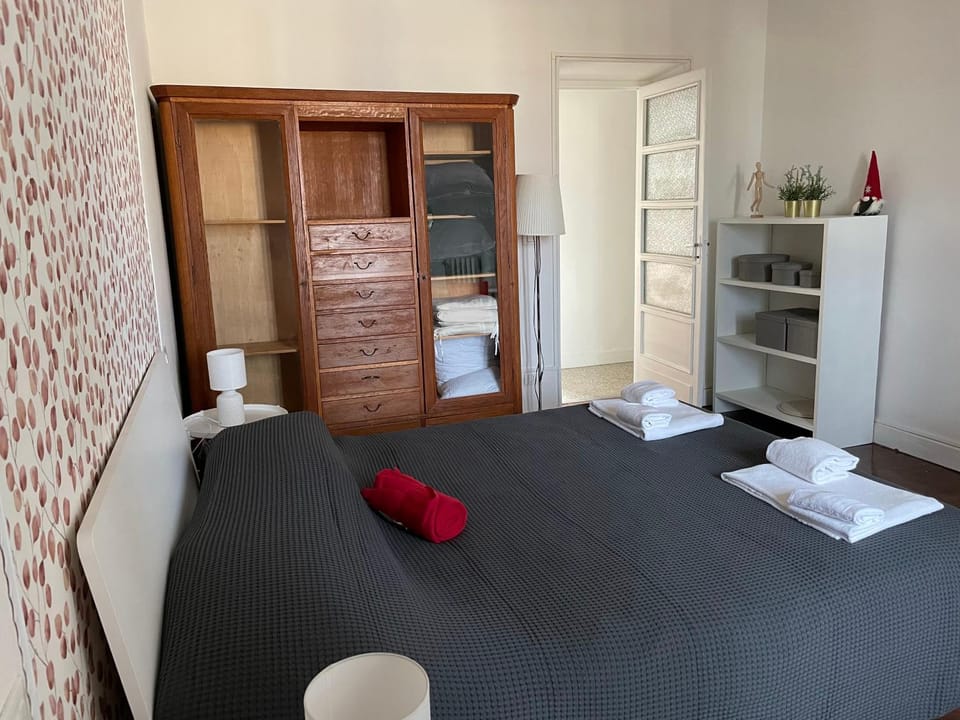 Bed, Bedroom, towels, wardrobe