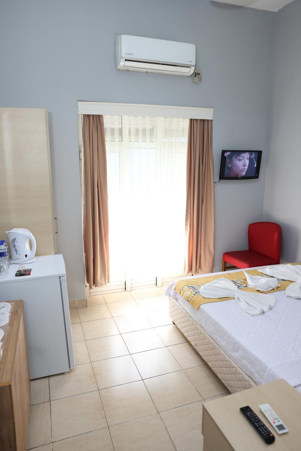 Bed, TV and multimedia, Bedroom, air conditioner