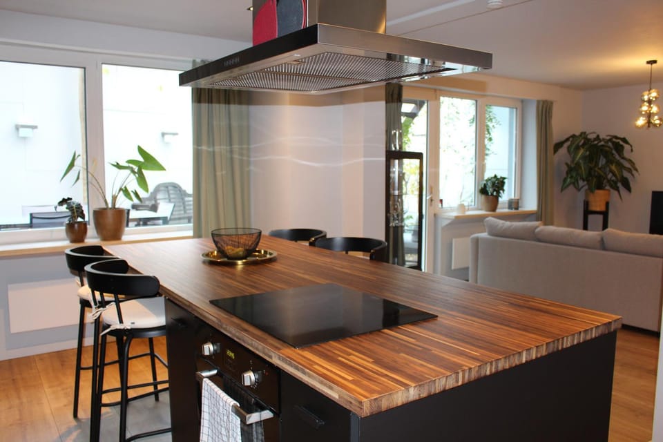 Kitchen or kitchenette, pet friendly, stove