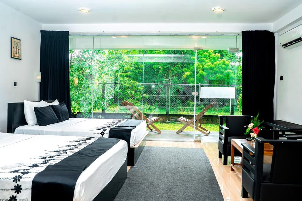Bed, Natural landscape, Garden, TV and multimedia, Living room, Photo of the whole room, Seating area, Bedroom, Garden view
