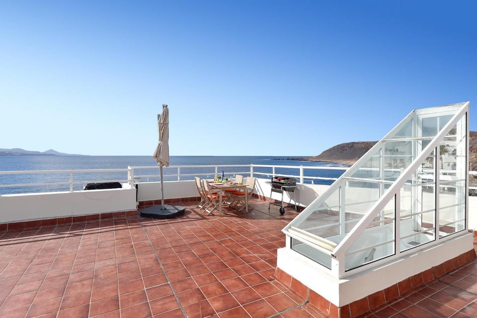 BBQ facilities, Balcony/Terrace, Dining area, Sea view