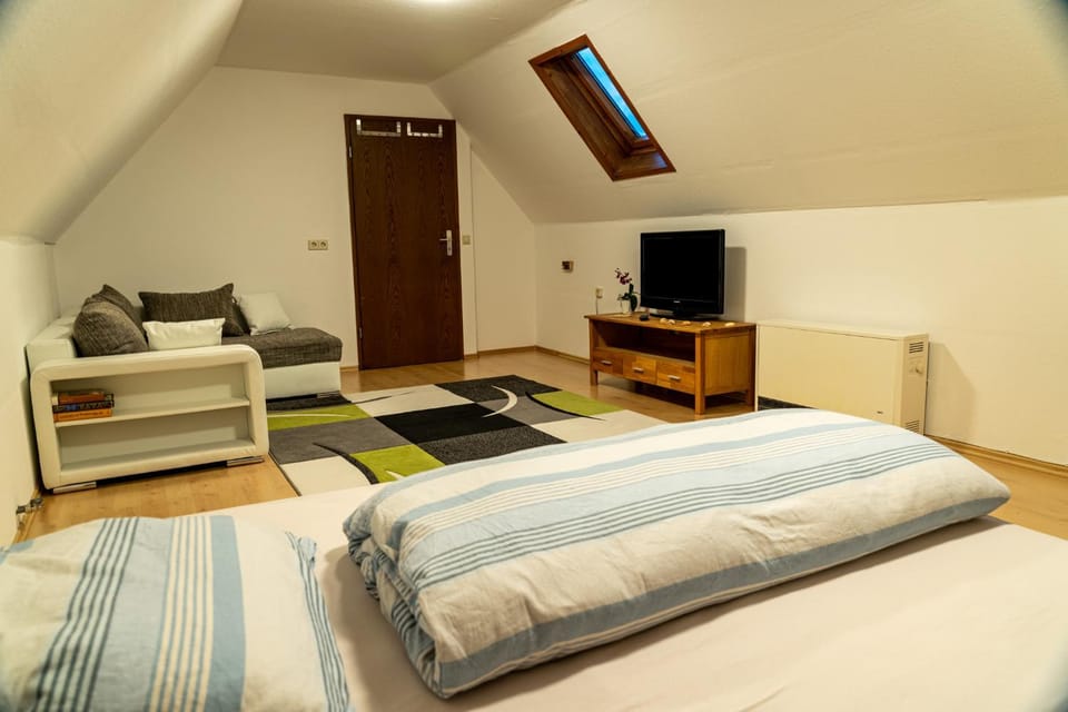 TV and multimedia, Living room, Photo of the whole room, Seating area