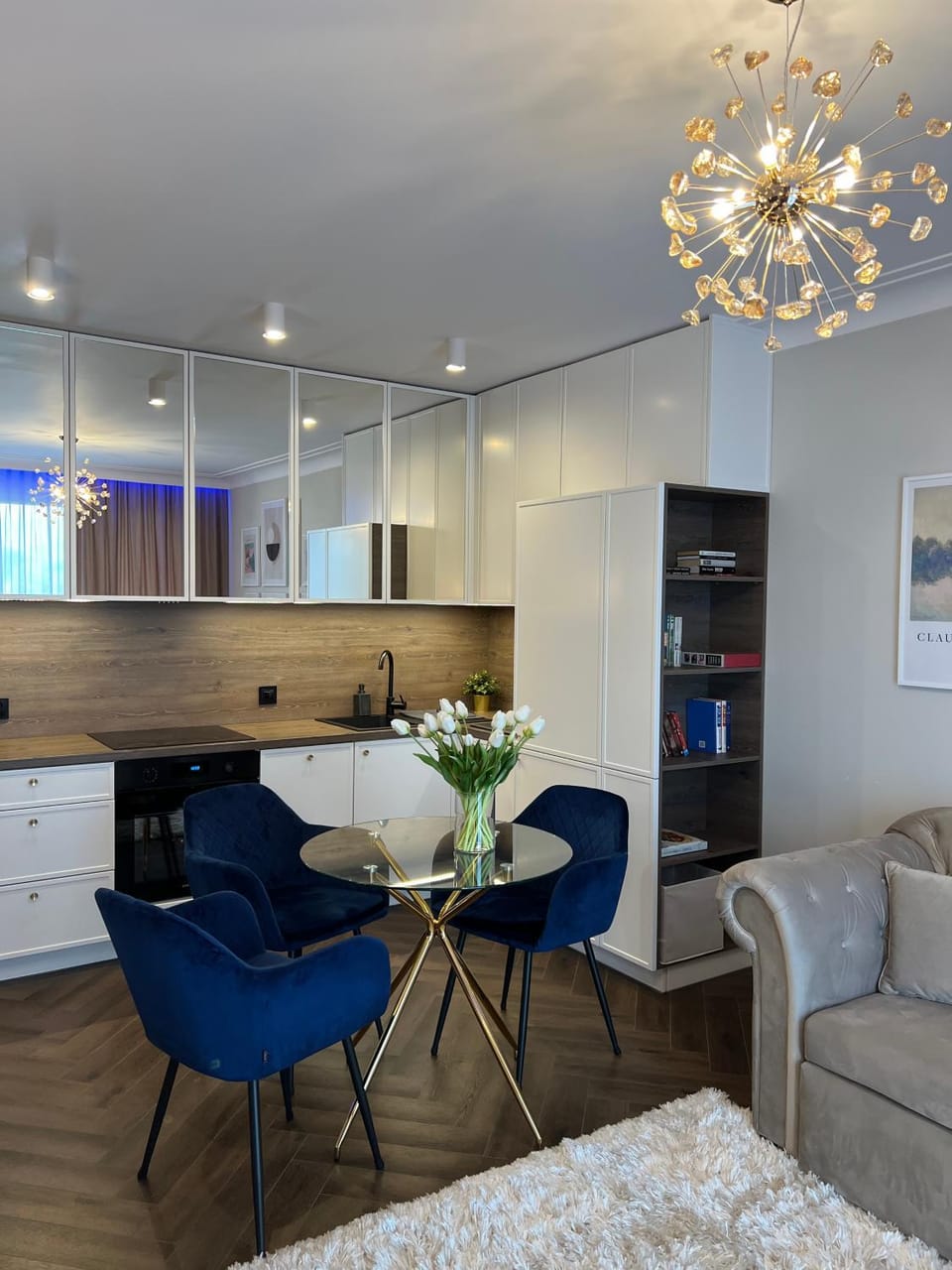 Kitchen or kitchenette, Dining area, stove