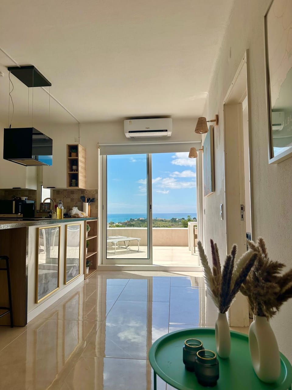 Kitchen or kitchenette, Living room, Sea view, air conditioner