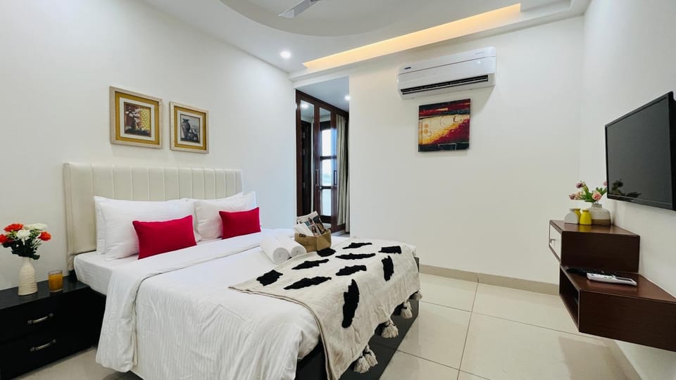 Bed, Photo of the whole room, Bedroom