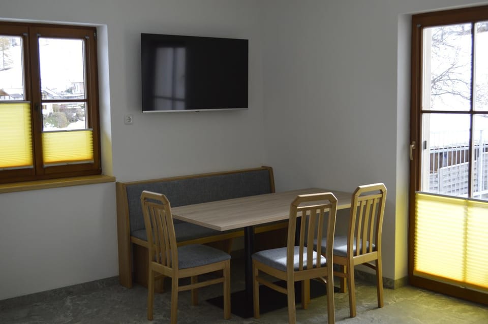 TV and multimedia, Dining area