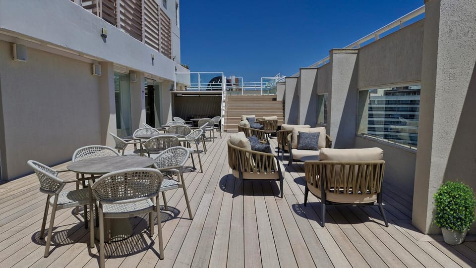 Balcony/Terrace, Seating area, Pool view, Area and facilities, Swimming pool