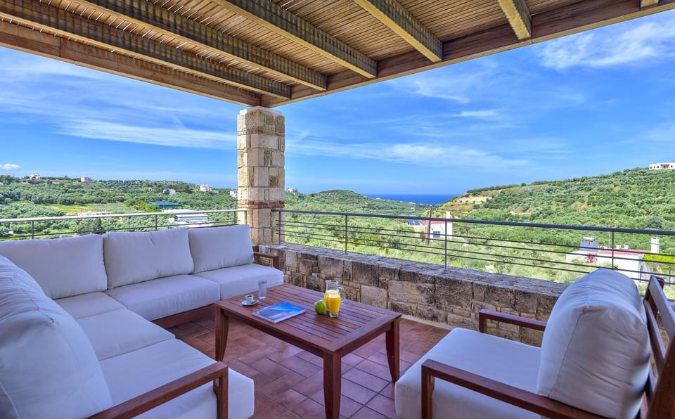 Patio, Natural landscape, View (from property/room), Balcony/Terrace, Seating area, Mountain view