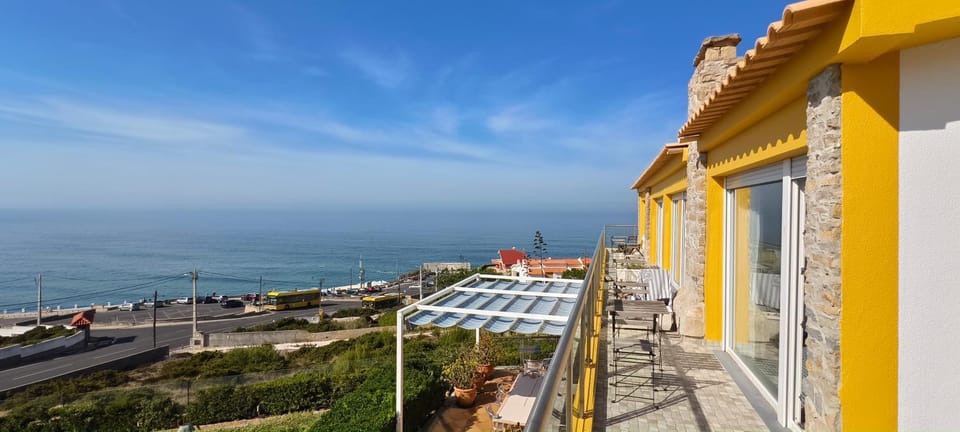 Mega Ocean Magoito - Guest House - Sintra Bed and Breakfast in Lisbon District