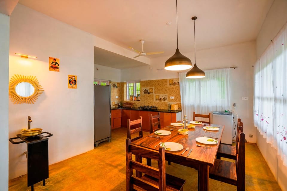 Kitchen or kitchenette, Dining area, Food, stove