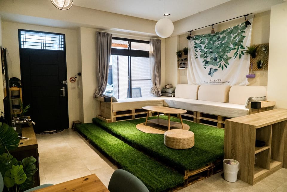 Living room, Seating area, Dining area