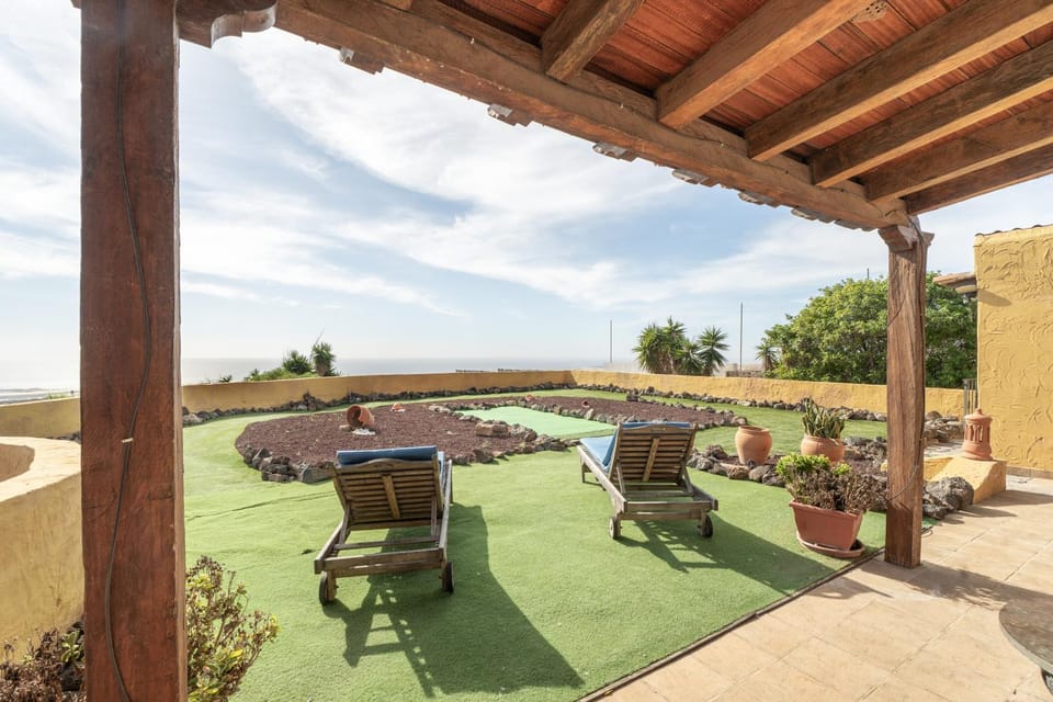 Property building, Balcony/Terrace, Living room