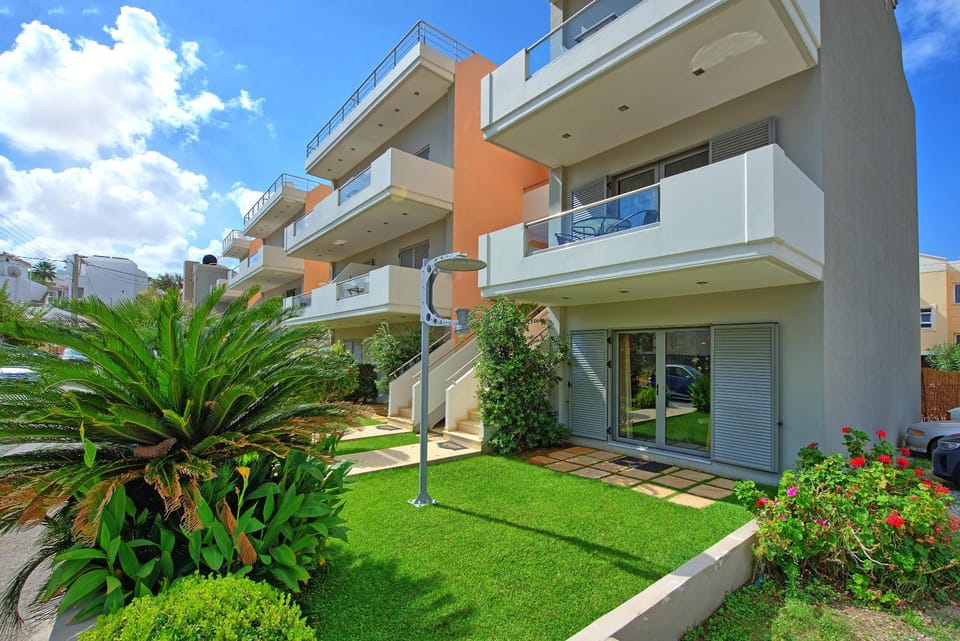 Property building, Facade/entrance, Garden
