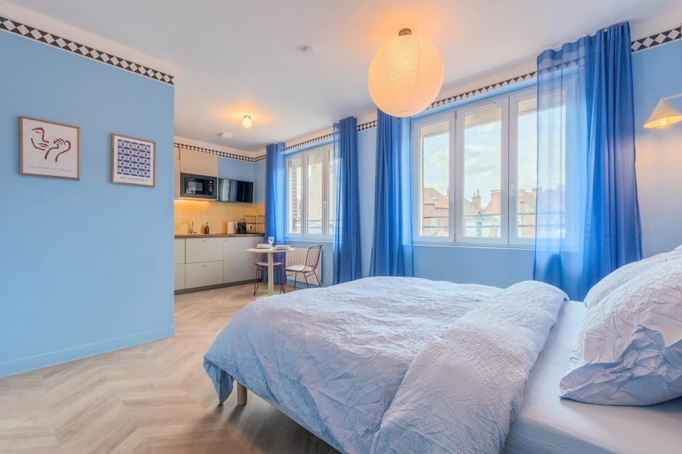 Bed, Photo of the whole room, Bedroom