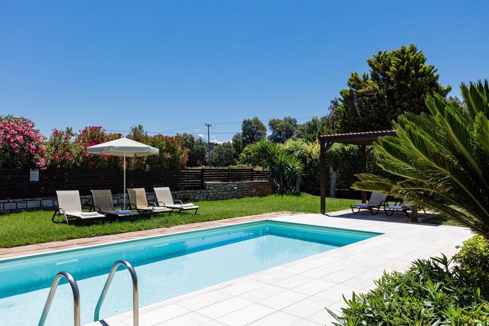 Pool view, Swimming pool, sunbed