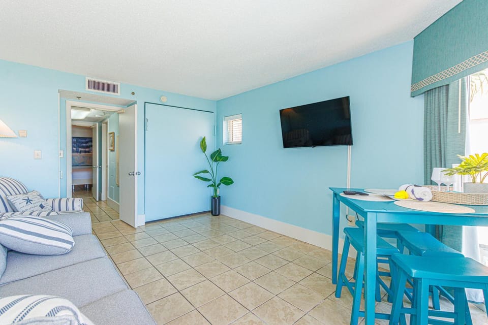 Beautiful Condo! Direct Oceanfront - 1 bedroom, 1 bath - Atlantica 200 House in Myrtle Beach