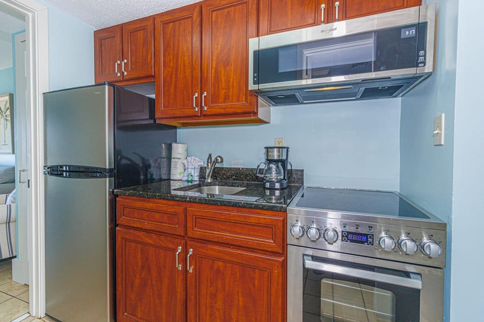 Beautiful Condo! Direct Oceanfront - 1 bedroom, 1 bath - Atlantica 200 House in Myrtle Beach