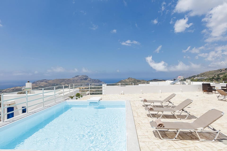 Patio, Sea view, Swimming pool, sunbed