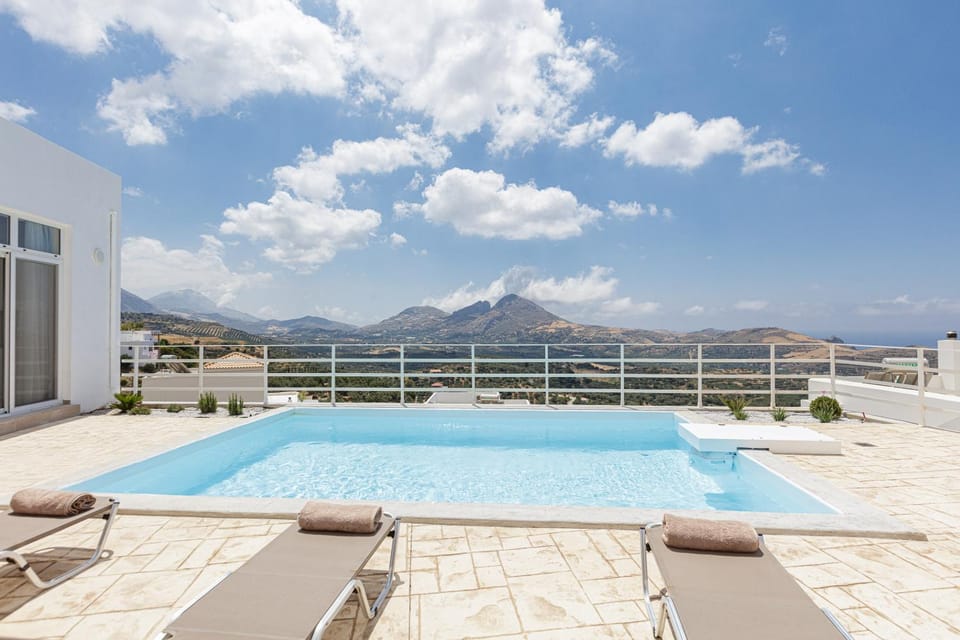 Balcony/Terrace, Swimming pool, sunbed