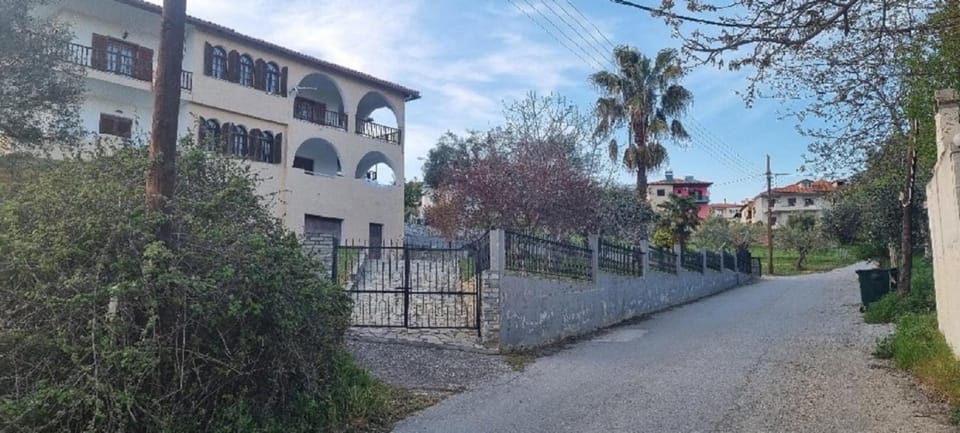 Apt - Sleeps 4 - Pets Ok - Parking - Balcony Apartment in Halkidiki