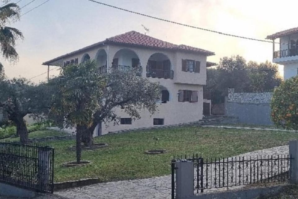 Apt - Sleeps 4 - Pets Ok - Parking - Balcony Apartment in Halkidiki