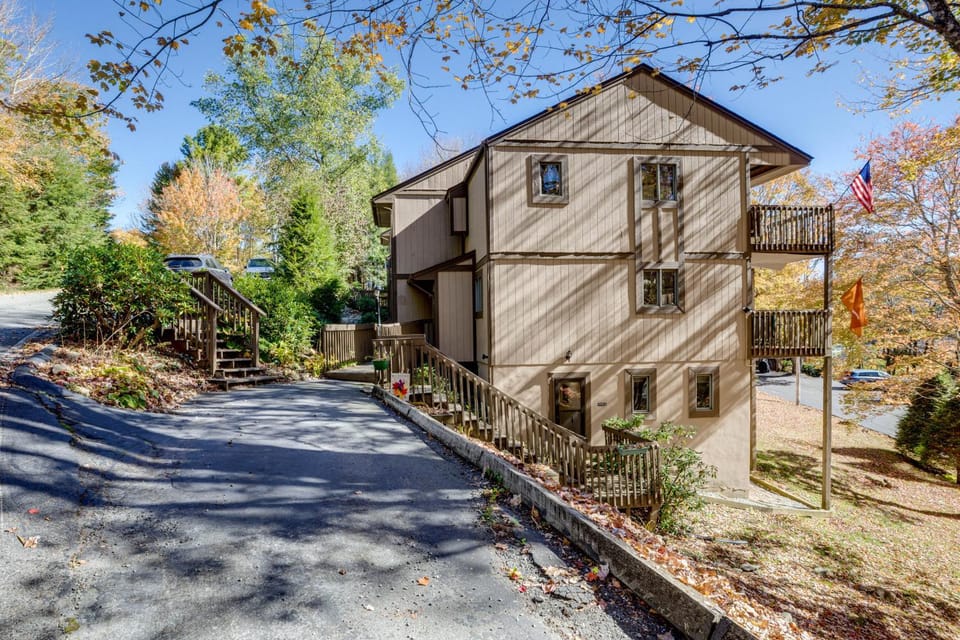 < 1/2 Mi to Sugar Mtn Resort! Family Retreat House in Sugar Mountain