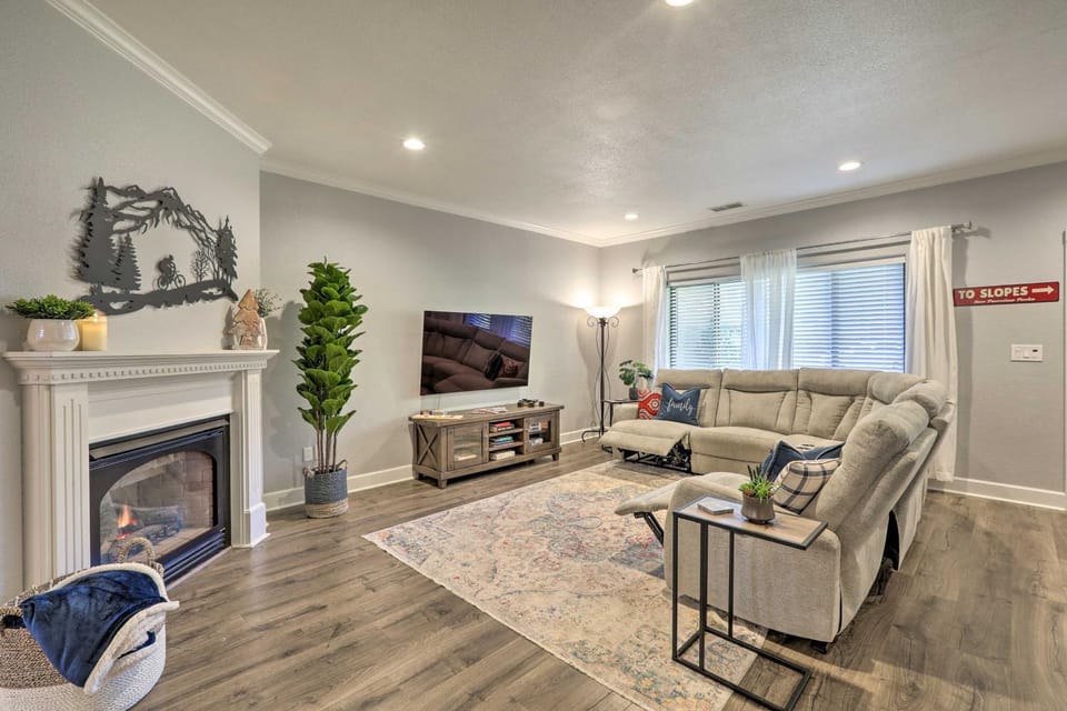 Pet-Friendly Flagstaff Escape w/ Fenced-In Yard! House in Flagstaff
