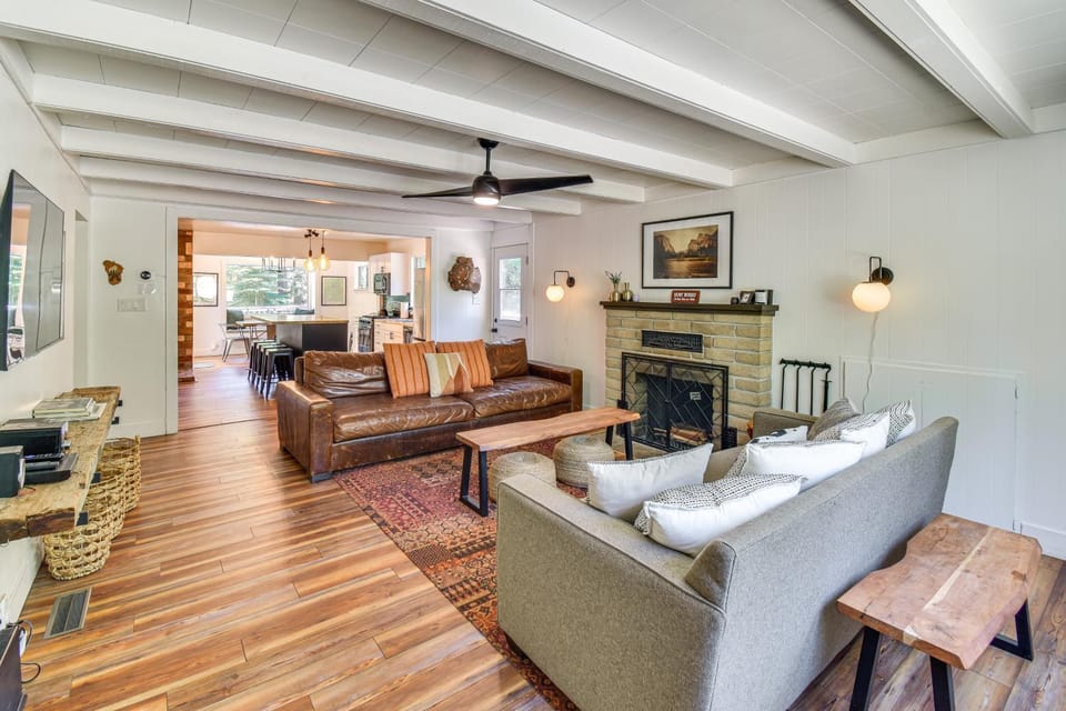 Cozy Retreat w/ Deck ~ 2 Mi to Pinecrest Lake! House in Tuolumne County