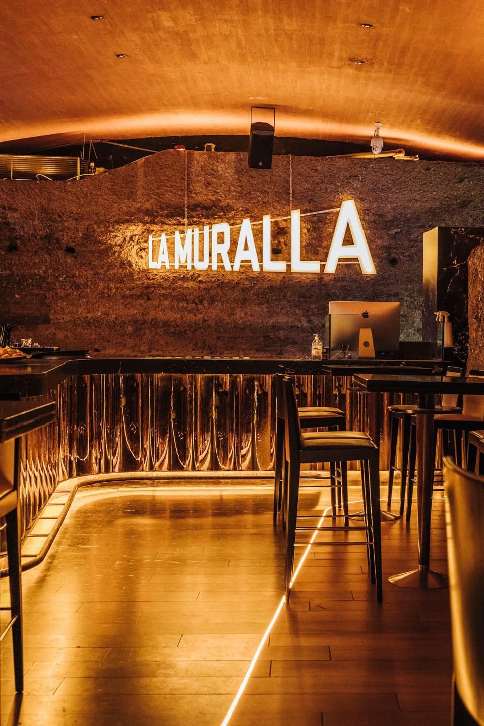 Restaurant/places to eat, TV and multimedia, Lounge or bar, Dining area