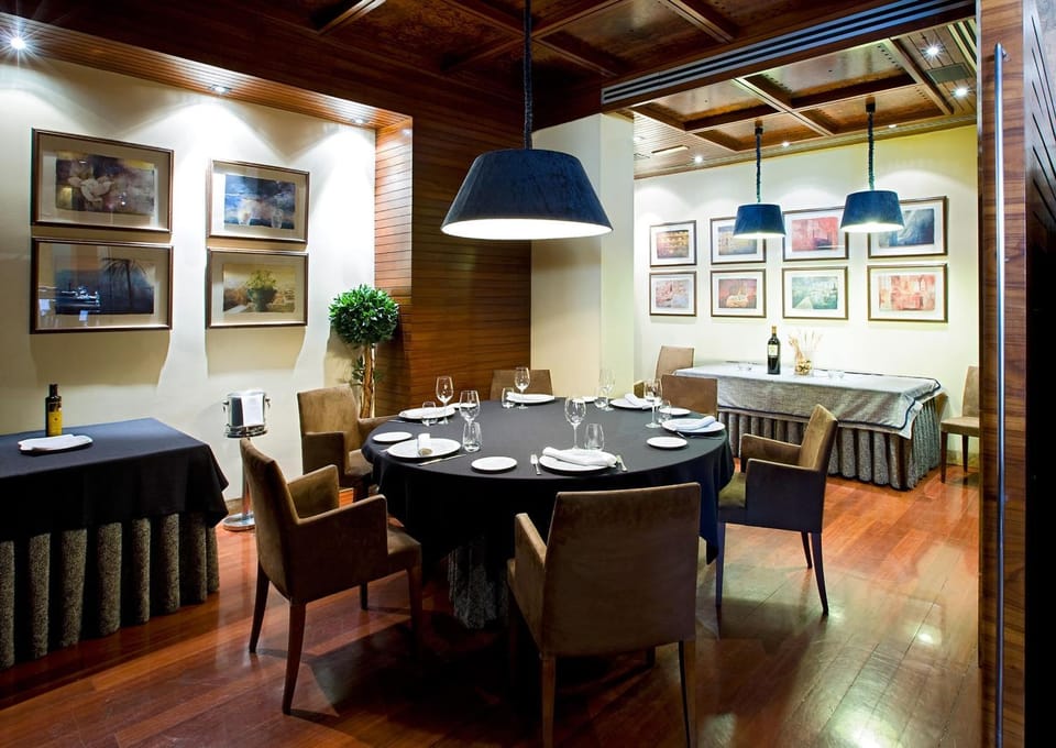 Restaurant/places to eat, Dining area, Drinks