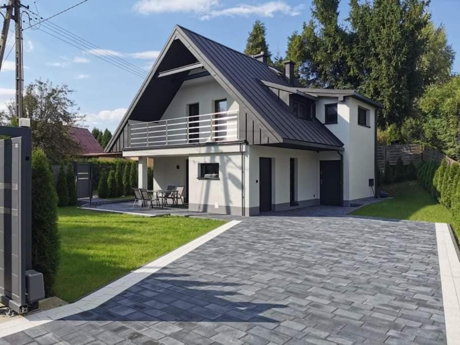 Property building, Facade/entrance, Garden