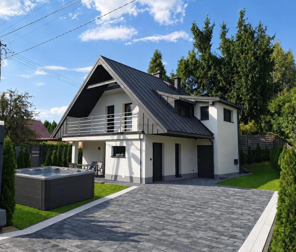Property building, Hot Tub