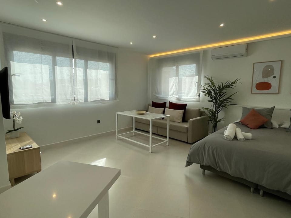 Photo of the whole room, Seating area