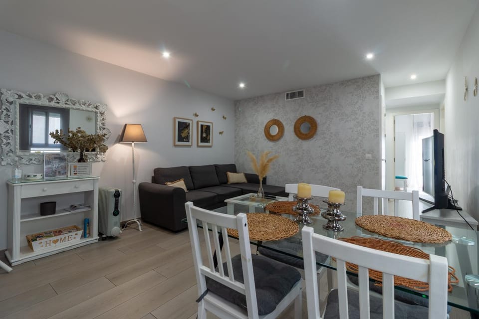 TV and multimedia, Kitchen or kitchenette, Living room, Dining area, heating, air conditioner