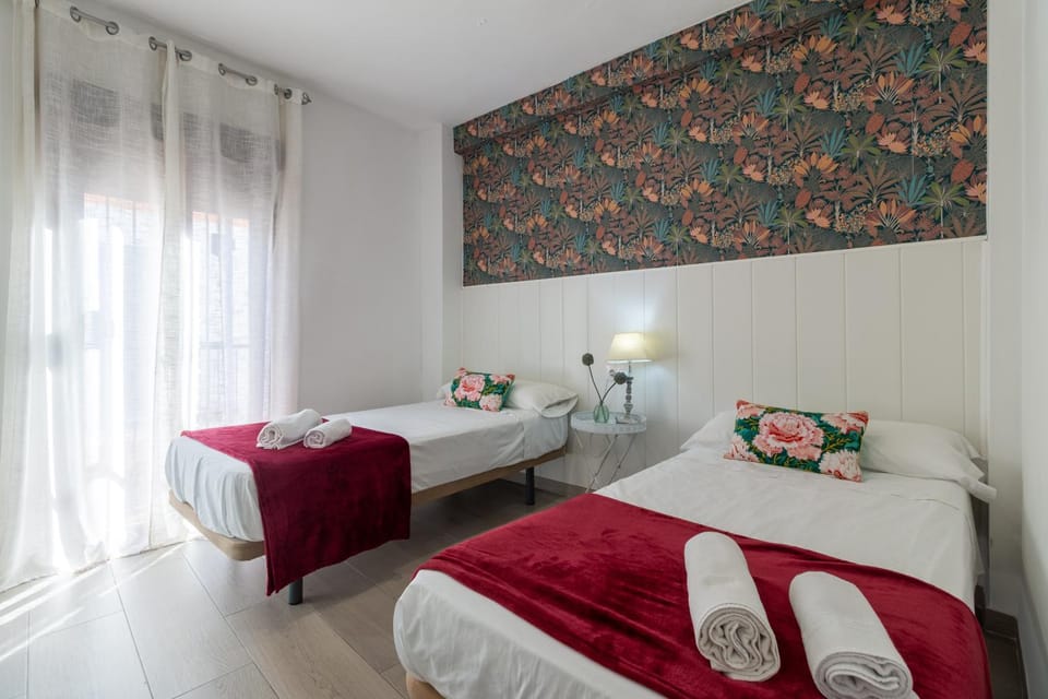Bed, Photo of the whole room, Bedroom, heating, towels, air conditioner