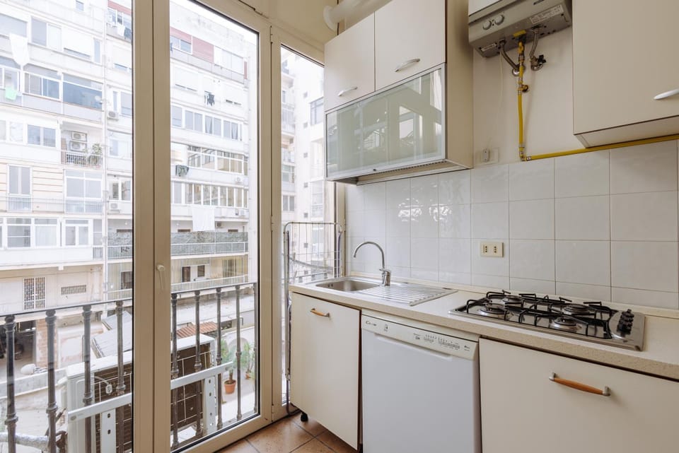 Kitchen or kitchenette, dishwasher, stove