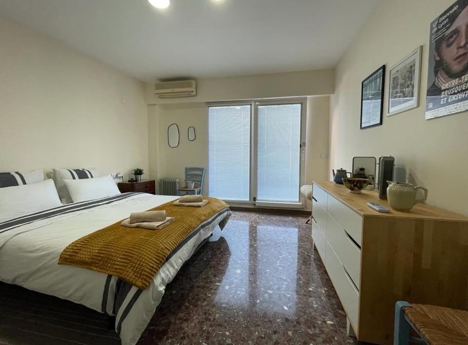 Bed, Photo of the whole room, Bedroom, wardrobe, air conditioner