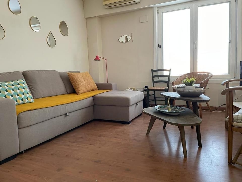 Living room, Seating area, Dining area, air conditioner