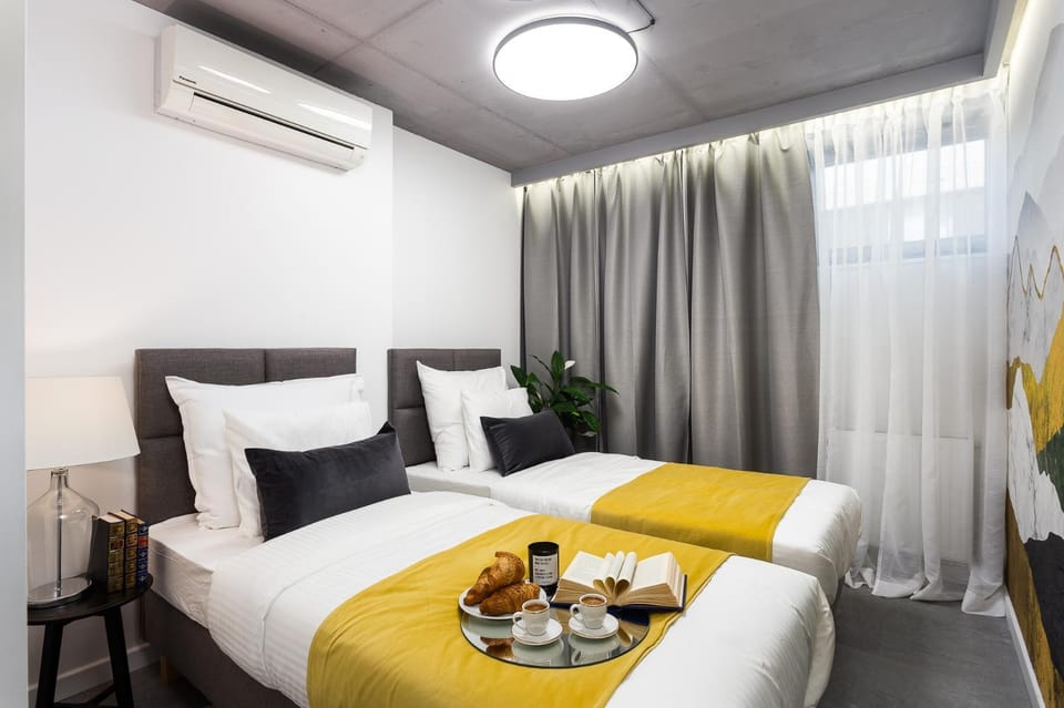 Bed, Photo of the whole room, air conditioner