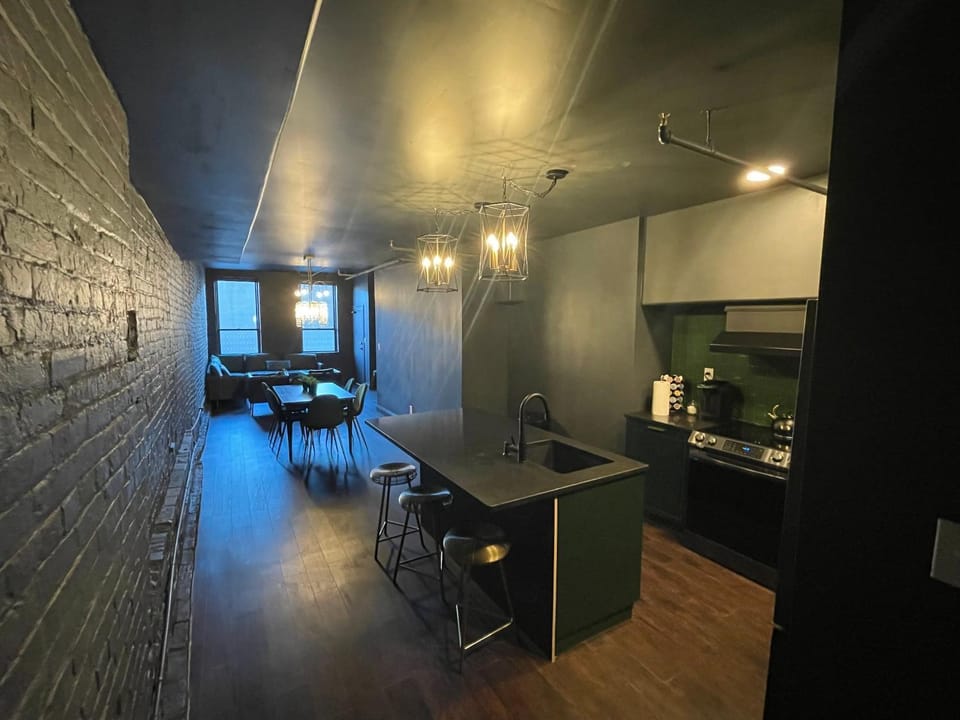 Kitchen or kitchenette, Dining area