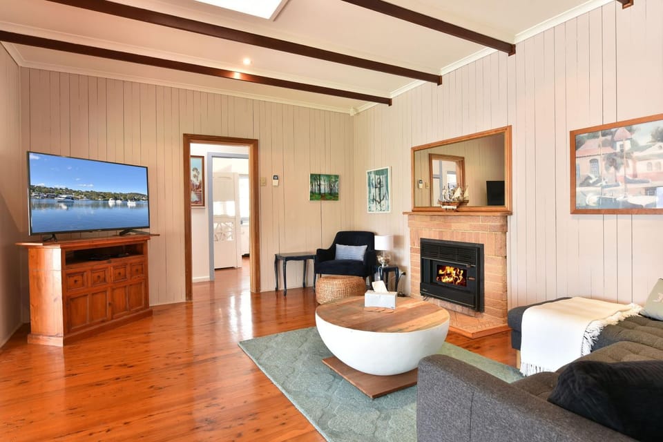 Wangi Waterfront HIdeaway House in Lake Macquarie