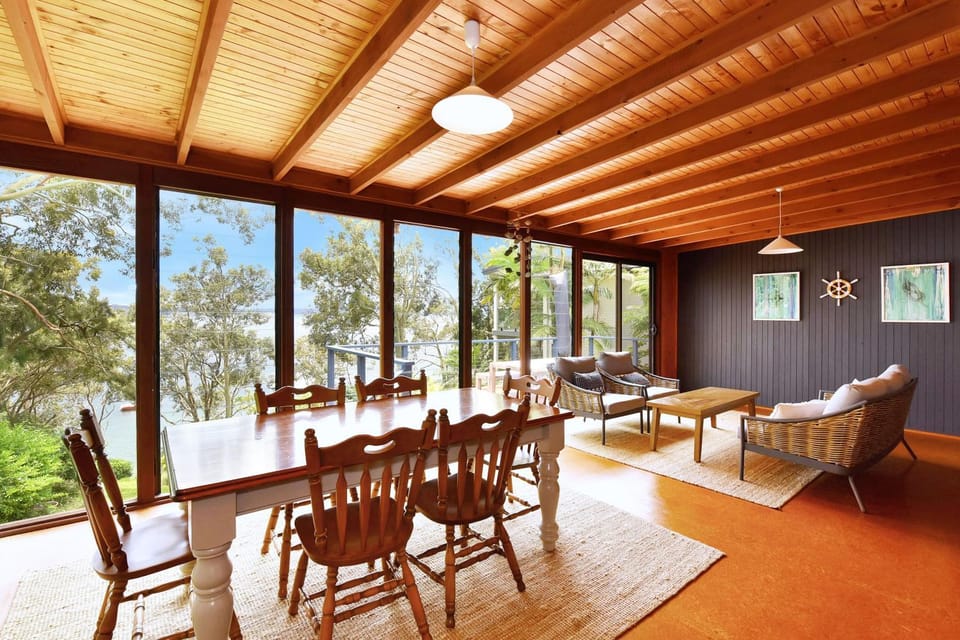 Wangi Waterfront HIdeaway House in Lake Macquarie
