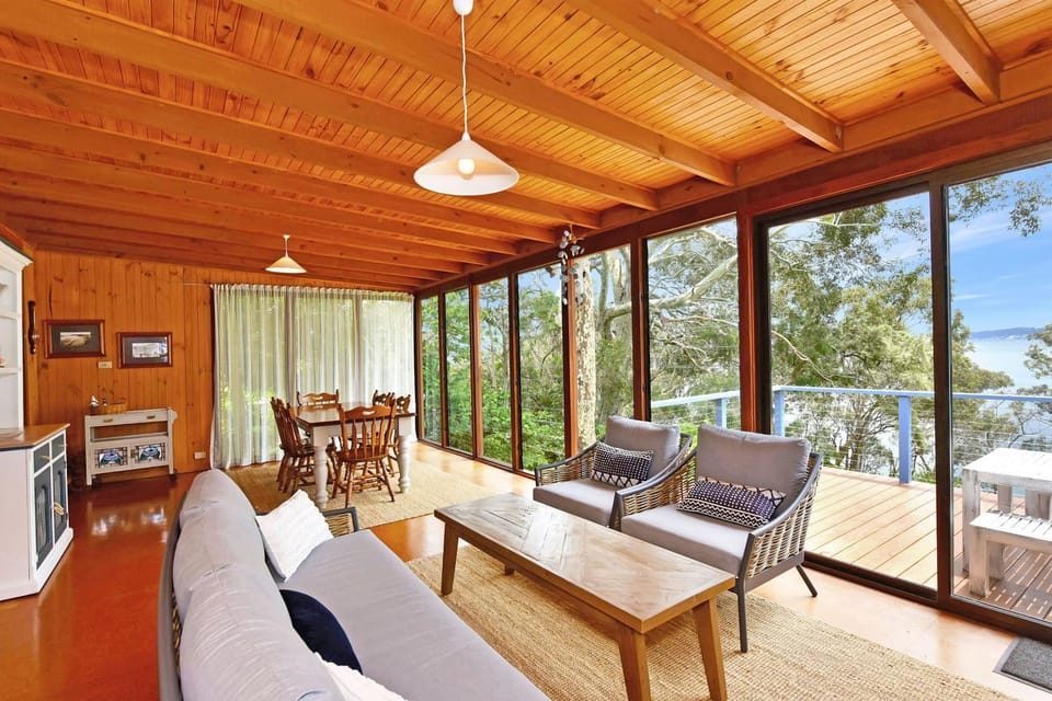 Wangi Waterfront HIdeaway House in Lake Macquarie