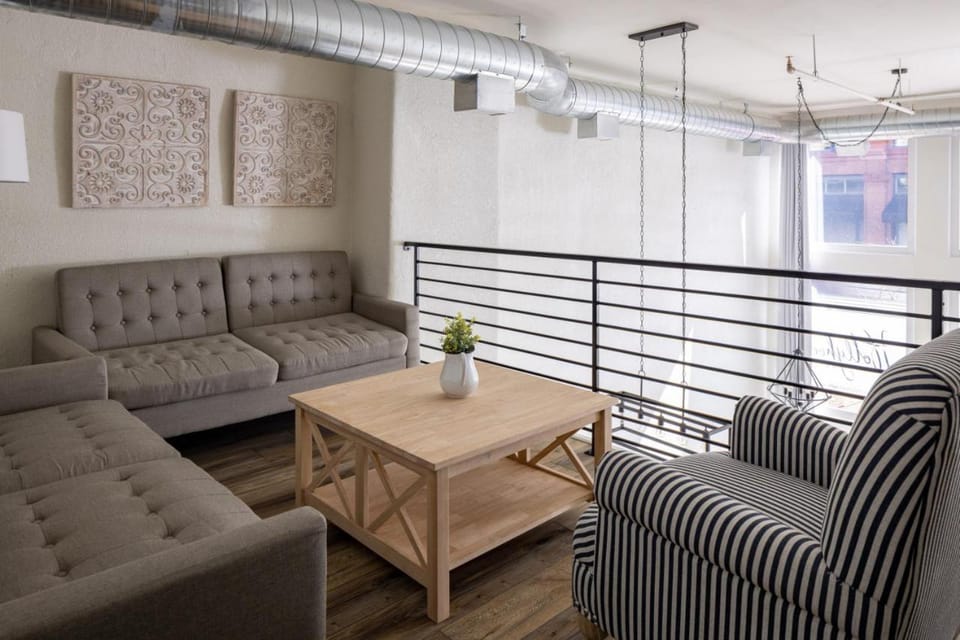 Main Street Farmhouse City Retreat by Hollyhock Apartment in Jefferson County