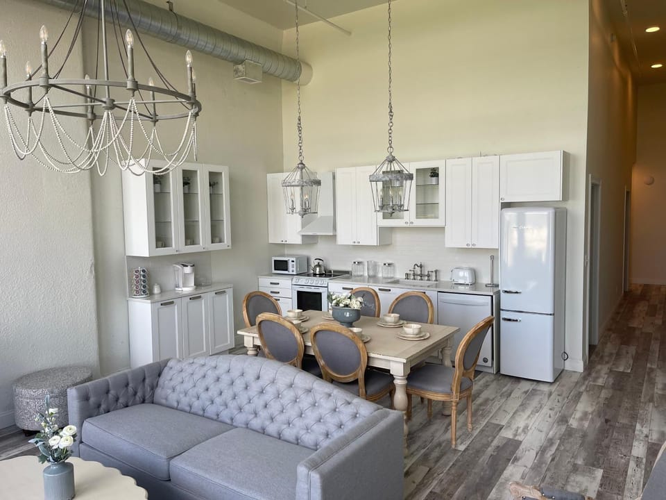 Dining area, kitchen