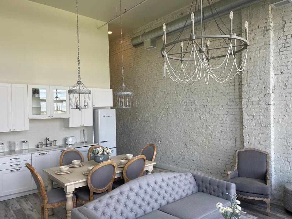 Dining area, kitchen