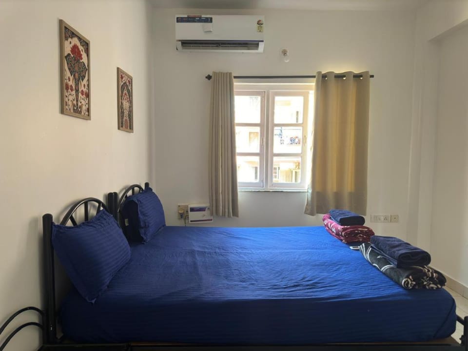 Bed, Photo of the whole room, Bedroom, air conditioner