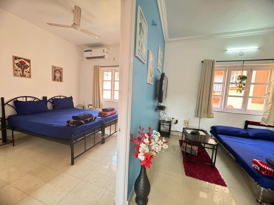 Bed, Living room, Photo of the whole room, Dining area, Bedroom, air conditioner