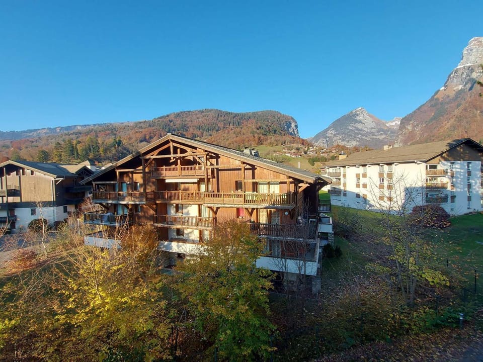 Studio chaleureux avec balcon au centre de Samoëns - FR-1-624-83 Apartment in Samoëns