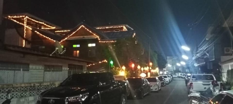 Facade/entrance, Night, Street view